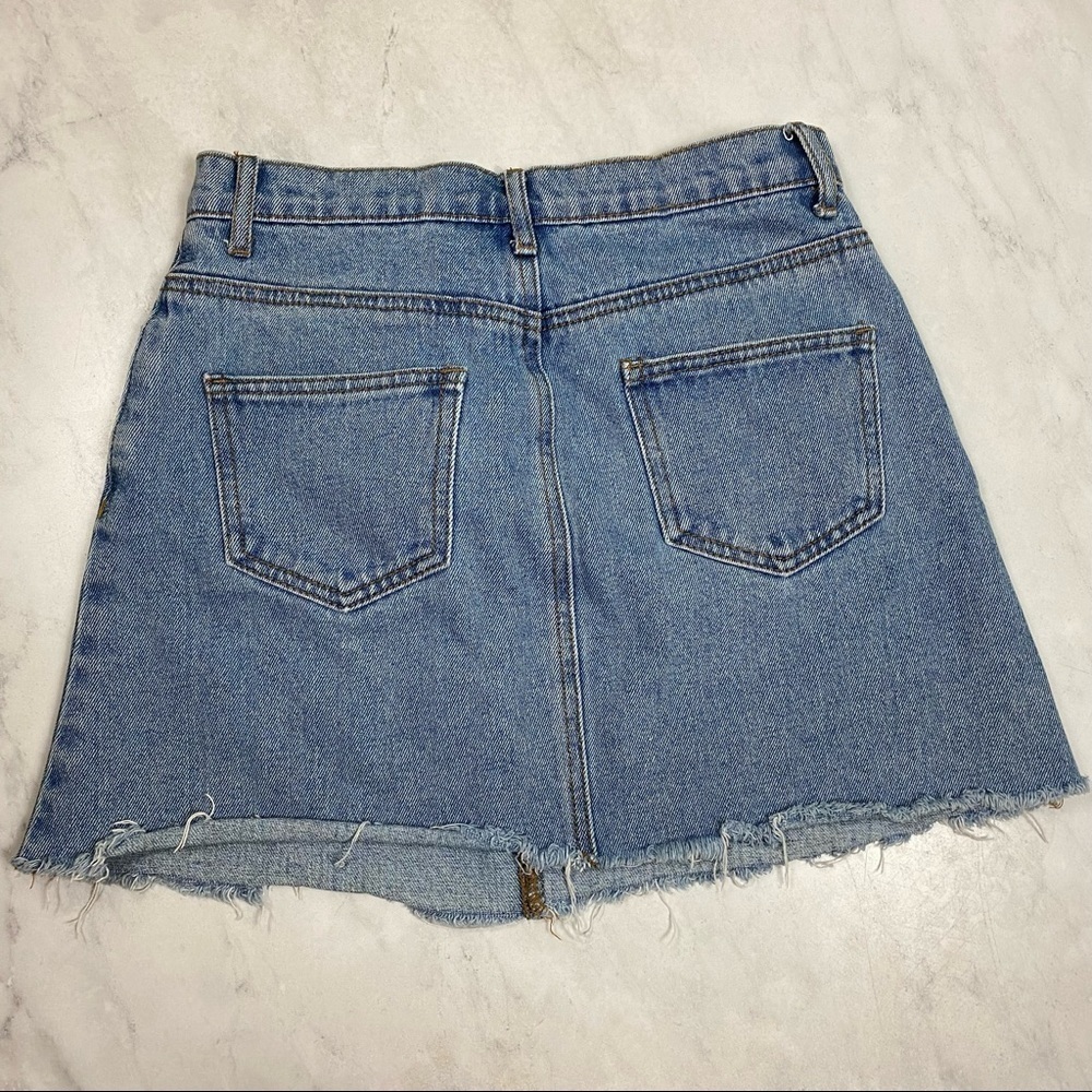 John Galt: 100% Cotton Light Wash Raw Hem Cut Off Mini Denim Jean Skirt‎ Small - Picture 4 of 4